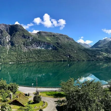 In Oppstryn *