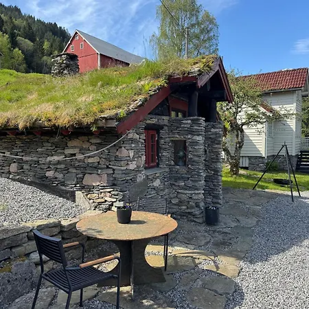 In Oppstryn *