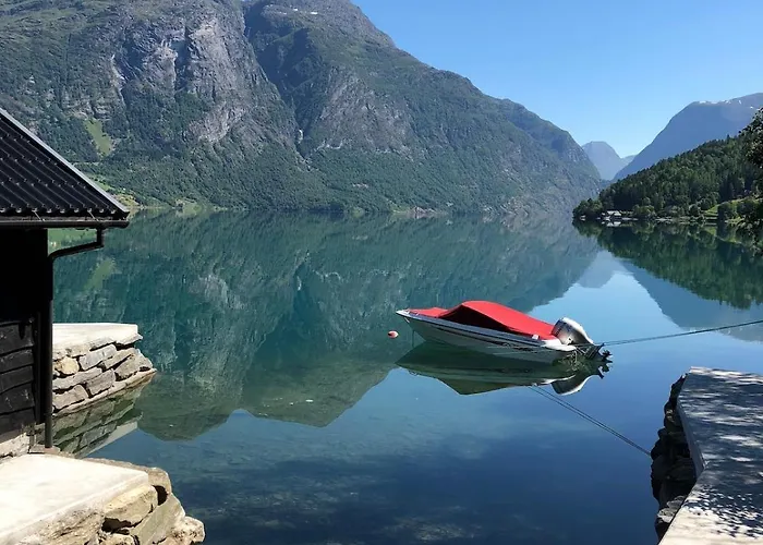 In Oppstryn Hébergement de vacances